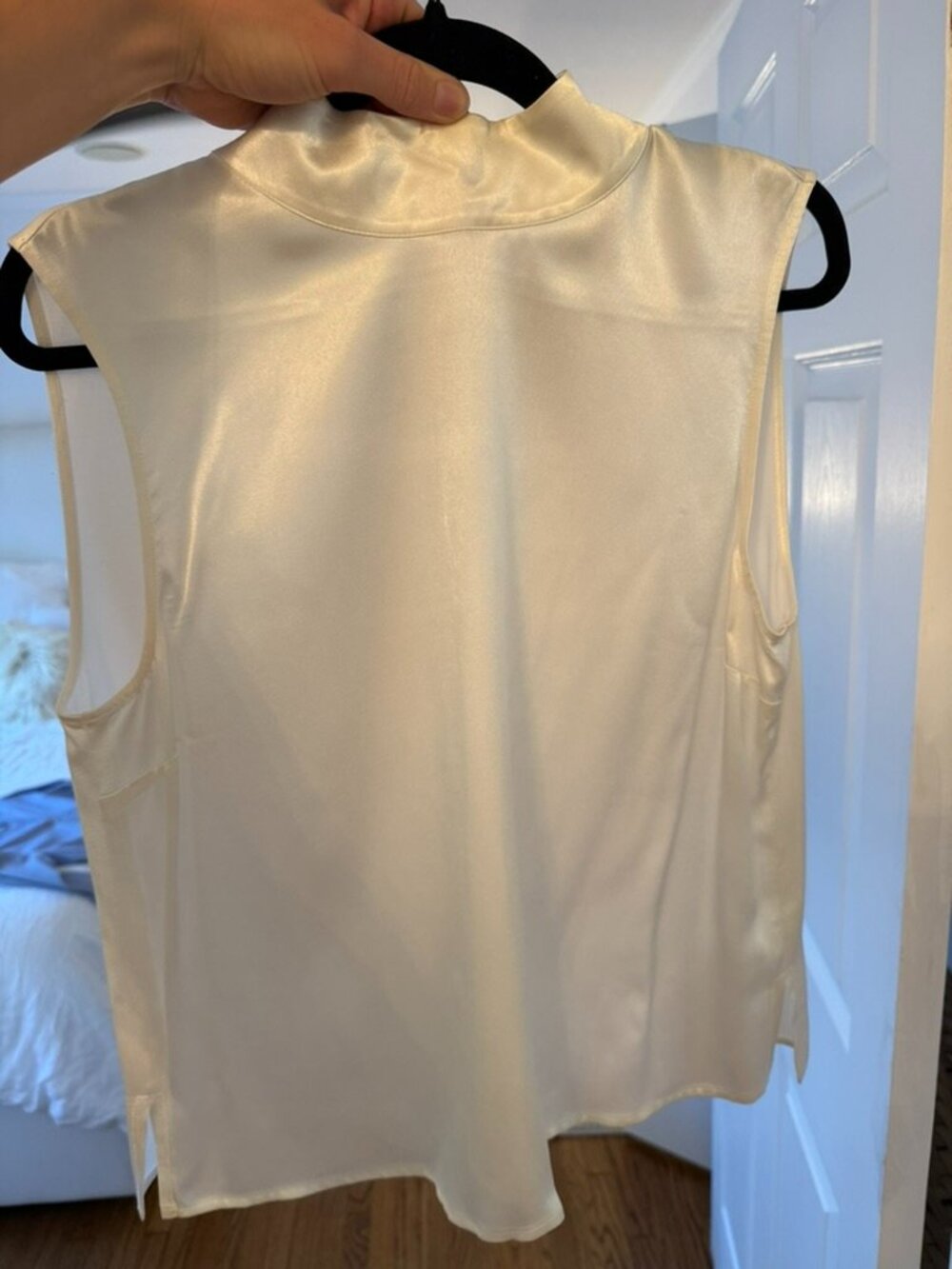 Collared Flowy Tank Top - Picture 4 of 5